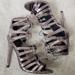 (NEW) TOPSHOP Ghillie Metallic Snake Print Gray Cage Strappy Heels Size 7.5